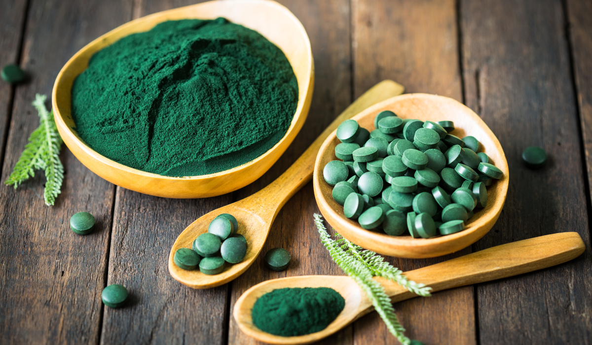 Café et spiruline en poudre, bonne ou mauvaise association