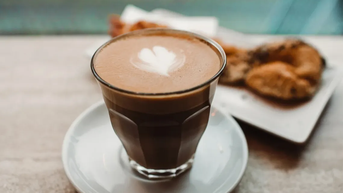 Café protéiné  : bonne ou mauvaise idée ?