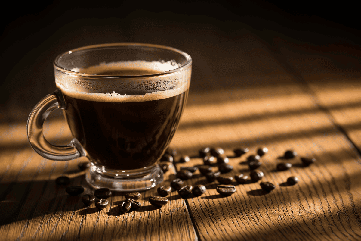 Faut-il réduire sa consommation de café pendant la ménopause ?