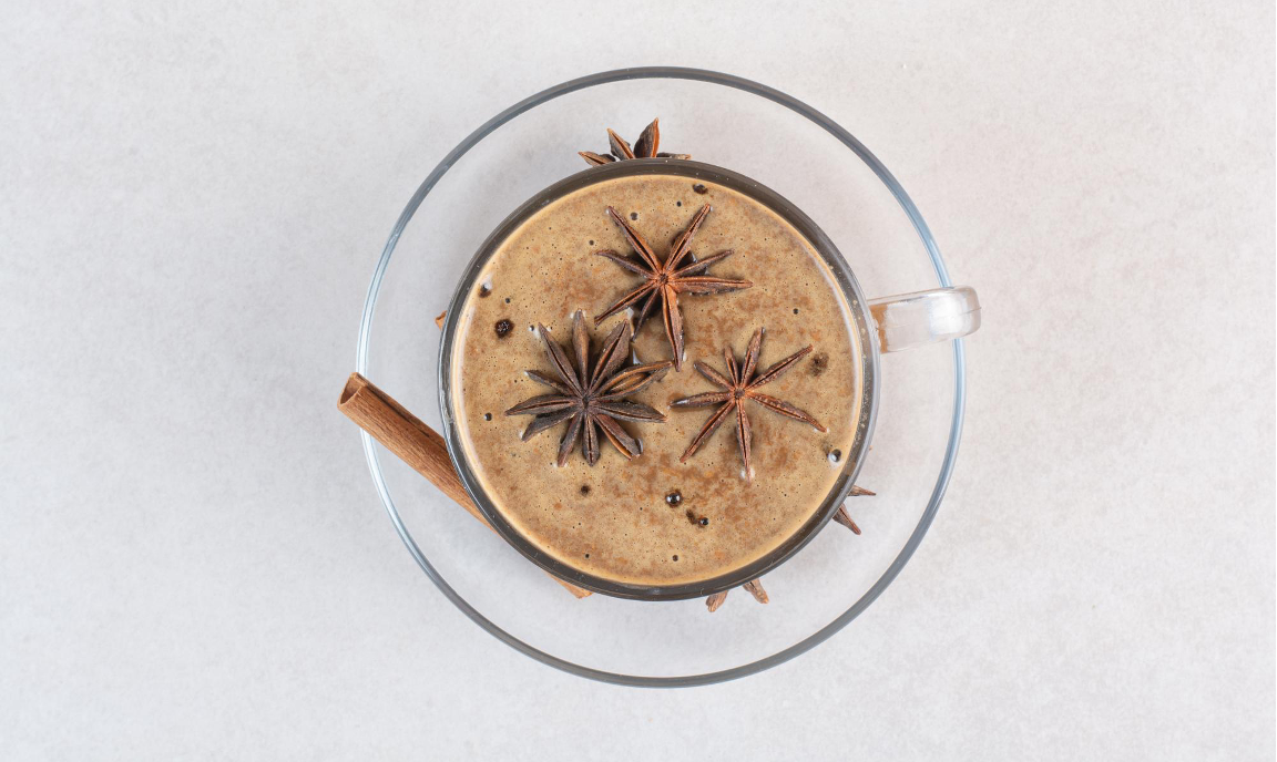 Le Dirty Chaï Latte : La boisson qui allie café, thé et épices